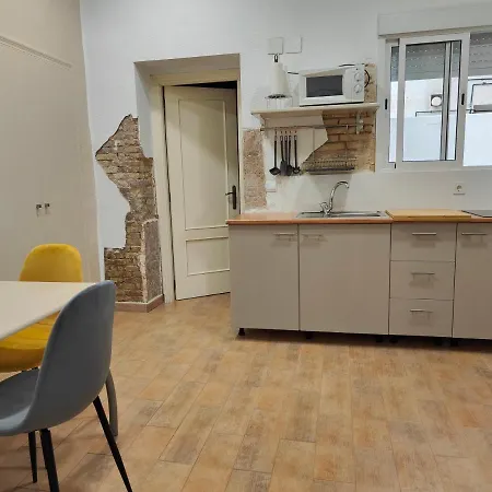 Turia Y Ciencias Apartment *